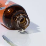 سرم روشن کننده ویتامین C تیام حجم 15 میل